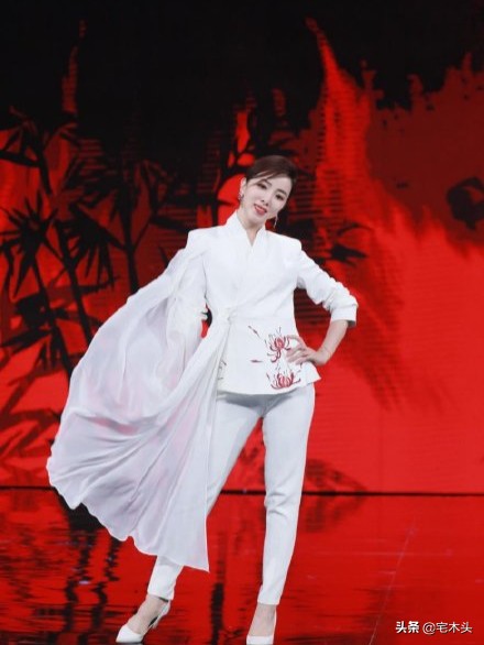 《你好生活3》撒貝南說初見李思思驚為天人,主持人科普“藤球” 《你好生活3》撒貝南說初見李思思驚為天人,主持人科普“藤球”