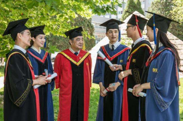 考上研究生才知道，原來導師對不同家境的學生，也會“區別看待”