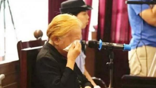 83歲老太毒殺46歲智障兒子，兒子停止呼吸後主動自首：我養不動了