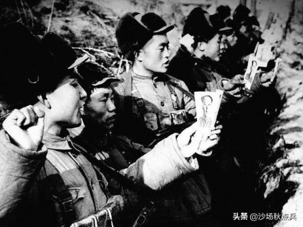 黃繼光犧牲十天後，繼任的班長呂慕祥，把自己身體塞進敵人槍眼裡