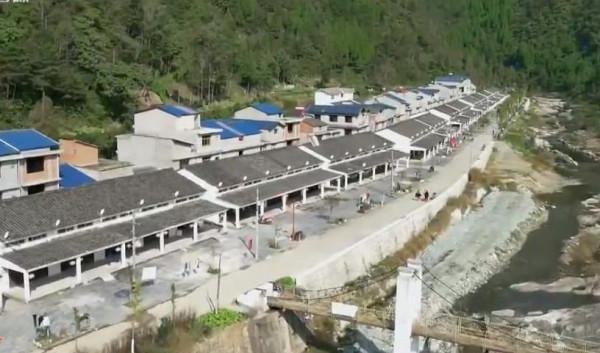 陝西秦嶺青木川,至今還保留著一個古老的習俗,被稱為“議話坪” 陝西秦嶺青木川,至今還保留著一個古老的習俗,被稱為“議話坪”