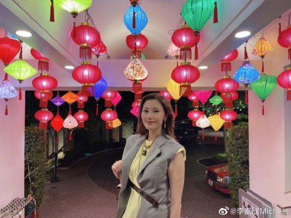 明星過中秋：肖戰楊紫曬出月餅合照，趙麗穎放國風大片送祝福