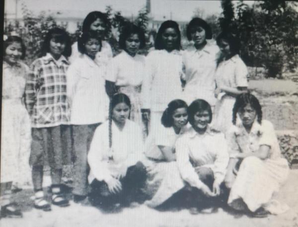 隨八千湘女上天山，為建設可可托海作貢獻