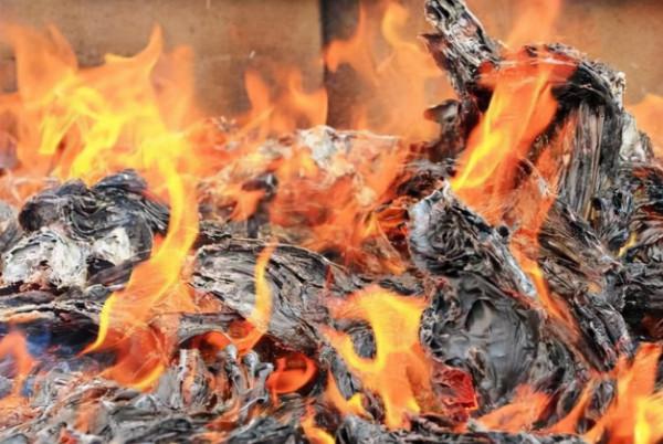 為何不能留死人衣物?越親近越要燒,並非迷信,有一定科學道理 為何不能留死人衣物?越親近越要燒,並非迷信,有一定科學道理