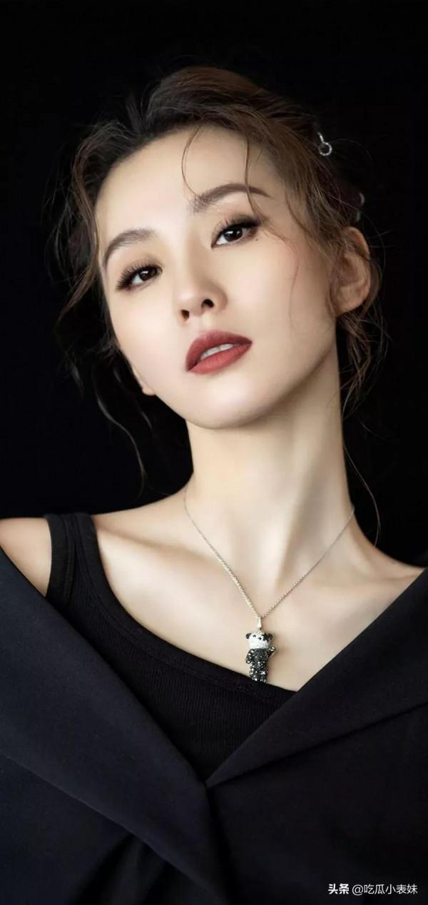 劉詩詩，端莊富貴，又有顏值又有身材