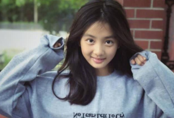 小學生“印刷體”試卷火了，老師不忍扣分，網友怒贊：王羲之轉世