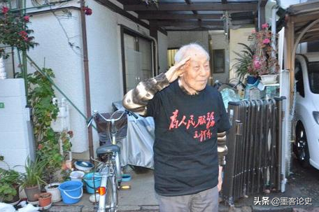 5年前,一日本老頭佩戴勳章來韶山,面向主席銅像哽咽:我是您的兵