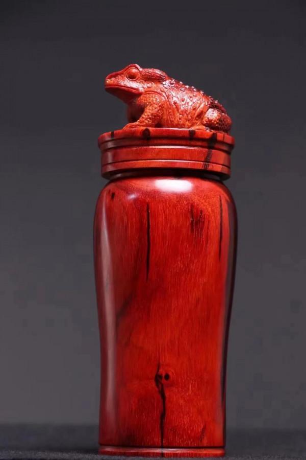 紫檀罐上有金蟾！別緻木器，卻是摯愛藏品