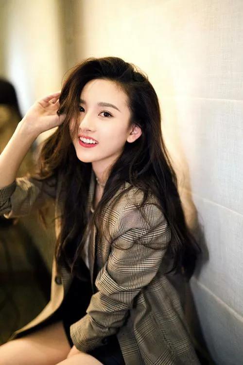 青年演員宋祖兒，恬靜可愛