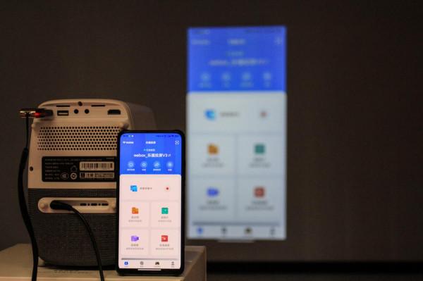 HOMAX享受家庭巨幕電影：泰捷WEBOX T1s智慧投影