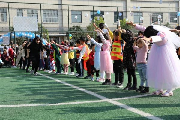 小火車嗚嗚...開進童話世界啦!! 小火車嗚嗚...開進童話世界啦!!