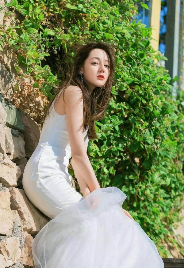 迪麗熱巴~散發出濃濃的女人味 迪麗熱巴~散發出濃濃的女人味