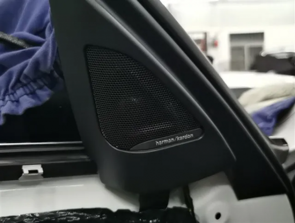 寶馬3系音響改裝優特聲402兩分頻+藍寶低音,釋放豪車專屬靚聲 寶馬3系音響改裝優特聲402兩分頻+藍寶低音,釋放豪車專屬靚聲