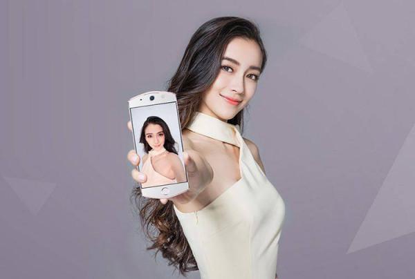 女性手機同質化時代結束 兩大廠商年底發新機搶跑出貨資料榜 女性手機同質化時代結束 兩大廠商年底發新機搶跑出貨資料榜