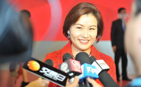 “玻璃女王”周群飛:打工妹到湖南女首富,為何不嫁富豪嫁司機? “玻璃女王”周群飛:打工妹到湖南女首富,為何不嫁富豪嫁司機?