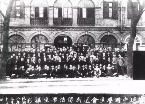 1950年，毛主席在中南海接見宋任窮，毛主席：陳昌妻女過得如何？