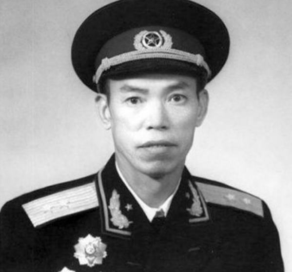 33歲成“萬歲軍”政委，授銜時，他是最年輕的開國中將，年僅38歲