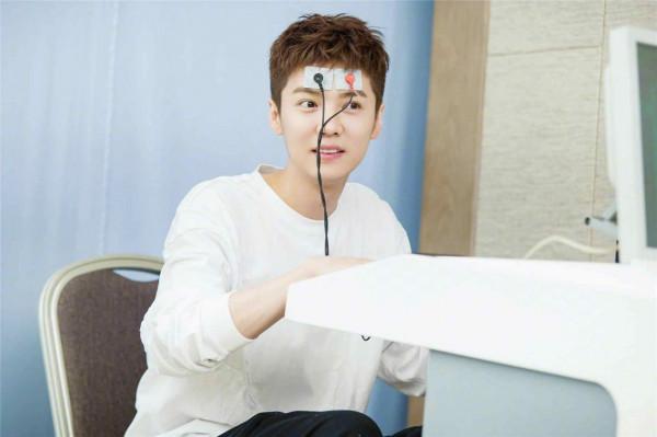 明星搞副業有多猛？楊穎一幅畫賣18萬，夏雨為玩滑板拒絕徐克