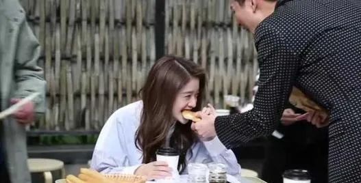 捆綁男明星拉踩女藝人，因一碗胡辣湯自毀大好星途，她後悔了嗎？