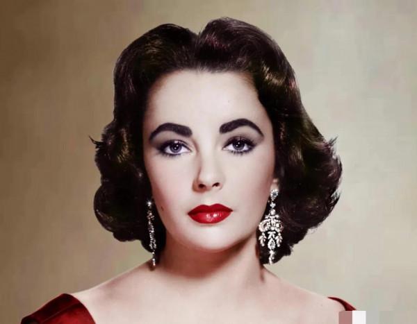 穿越歐洲的世紀美貌，地球球花莫妮卡年輕容顏無人超越