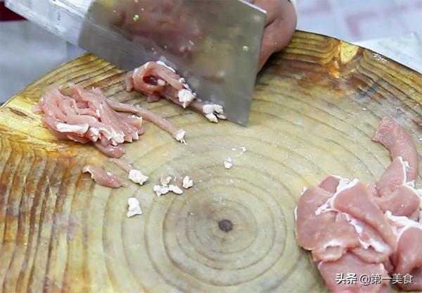 飯店的豆角炒肉絲為啥好吃，廚師長告訴你訣竅，肉絲滑嫩豆角嫩綠