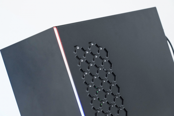 光影照耀，效能再升級，京天聖騎士主機專為遊戲直播而來