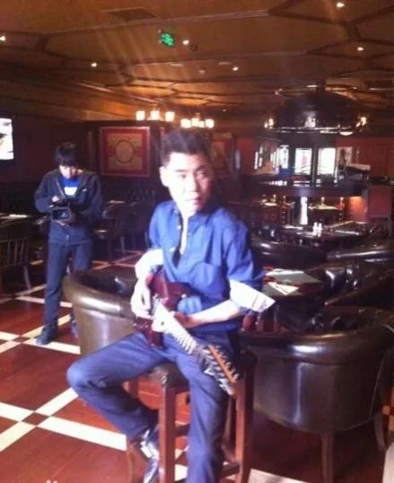 屠洪剛的兒子屠芮葆：9歲時母親離世，他在繼母方舒眼裡一夜長大