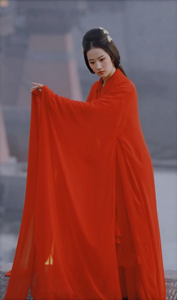 《銅雀臺》中的劉亦菲，翩若驚鴻，美得讓人驚豔