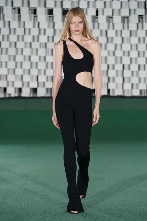 Stella McCartney 2022春夏 | 一場富有活力和動感的“蘑菇”時尚盛宴