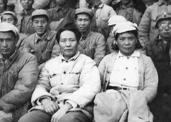 “主席頭”如何產生?錢水桃為毛主席理完髮,主席:好像年輕10歲 “主席頭”如何產生?錢水桃為毛主席理完髮,主席:好像年輕10歲