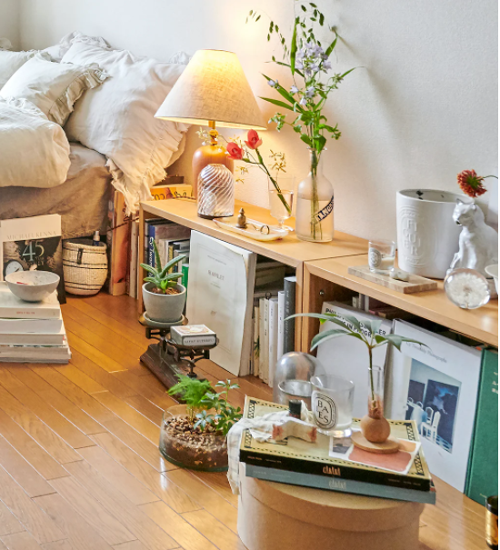 日式裝修風格的一人居，溫暖的光線，清新的綠植，生活詩意