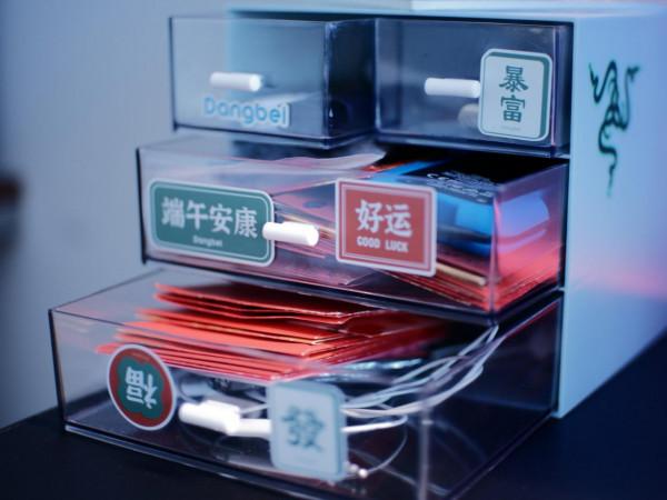 打造廉價平民桌面，沒有炫酷的雜物，留下簡單與實用