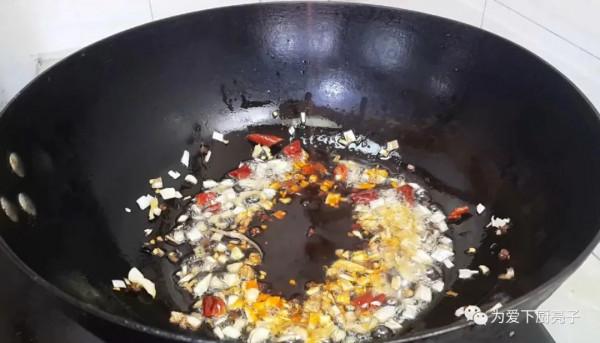 半斤大米1個茄子,鍋裡一燜,比吃紅燒肉還過癮,孩子天天嚷著吃 半斤大米1個茄子,鍋裡一燜,比吃紅燒肉還過癮,孩子天天嚷著吃