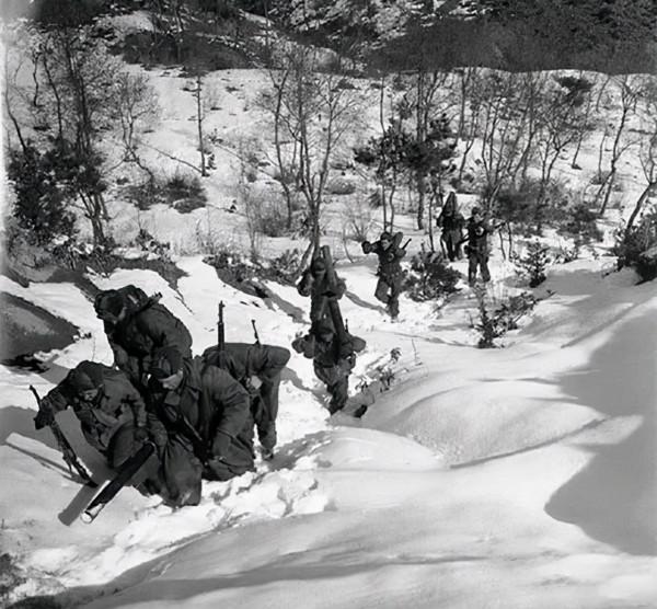 87歲志願軍老戰士回憶:當年差點被敵機打死,靠美軍戰俘秘訣得救 87歲志願軍老戰士回憶:當年差點被敵機打死,靠美軍戰俘秘訣得救