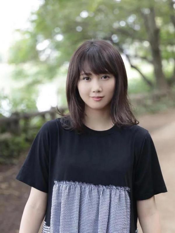 永島聖羅，出身豪門顏值才藝頗高的她為何連白石麻衣都帶不紅？