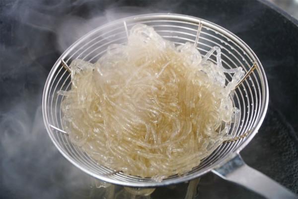 明日立春，記得吃合菜&OpenCurlyDoubleQuote;咬春&rdquo;，6樣食材炒一起，寓意開春全家旺