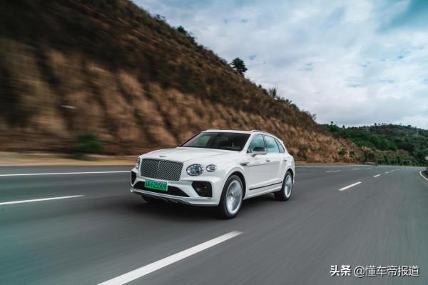 新車｜超豪華品牌如何詮釋新能源？試駕全新賓利添越PHEV