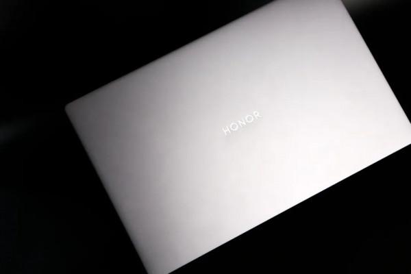 星空旅者&;西裝暴徒|榮耀MagicBook 16 Pro銳龍版圖賞 星空旅者&;西裝暴徒|榮耀MagicBook 16 Pro銳龍版圖賞