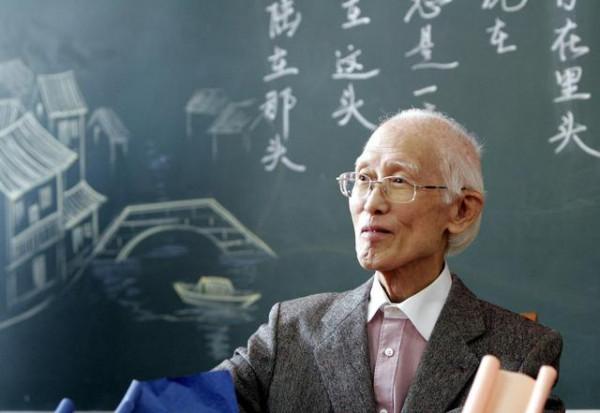 17歲表哥愛上14歲表妹，不顧反對偏要結婚，7年生5子，攜手61年