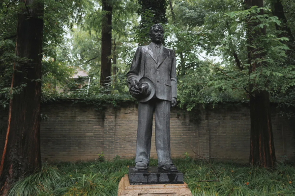 這輛“百年限定”的紅色巴士，今年特別值得坐上一坐