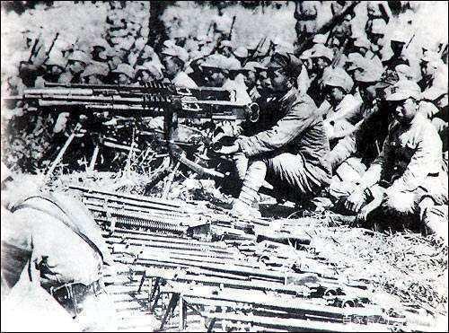 授勳結束，臺下還有一個人，周總理忙上前詢問，答：沒念我的名字