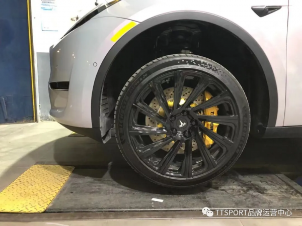 特斯拉Model Y升級TTSPORT前六後四雙卡鉗套裝