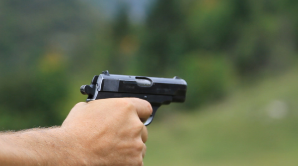 國產手槍的艱難研發史：64式手槍耽擱20年，77式大膽創新卻有缺陷