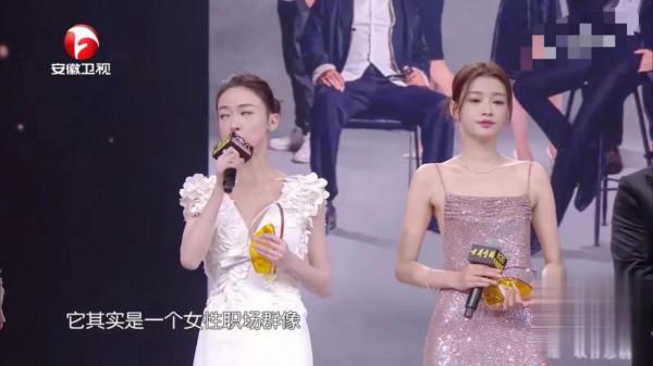 國劇盛典：熱依扎謙遜，吳越一身西裝都在發光，這才是演員的底色