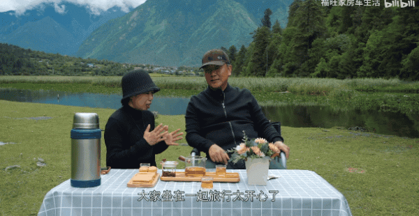 他50歲放棄高薪，裸辭帶妻子環遊中國