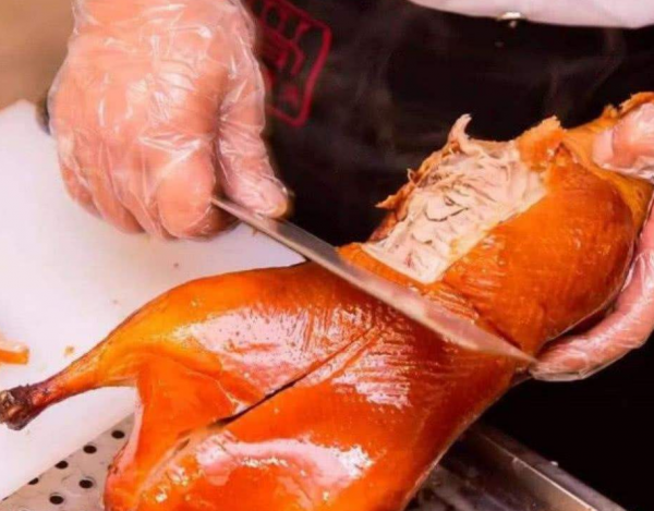 活鴨價格50元一隻，烤鴨卻只賣18元，加工後還便宜了？內幕已揭曉