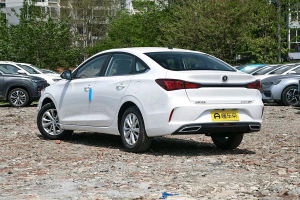 長安逸動:年輕時尚造型,配CVT+大空間,滿足家用 長安逸動:年輕時尚造型,配CVT+大空間,滿足家用