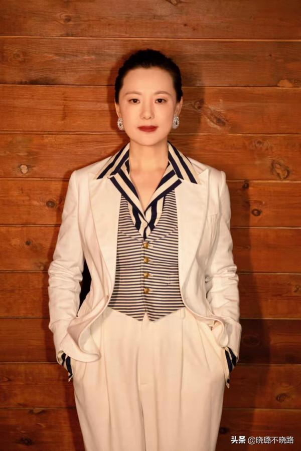 腿粗、胯寬女人，別“塞褲腰”了！學學詠梅的藏肉穿法，真實用