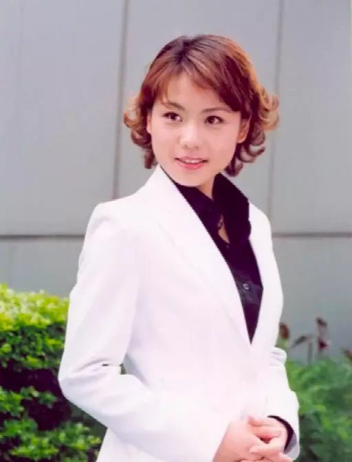 《還珠格格》中土氣十足的“柳紅”，在這部劇中扮相驚為天人