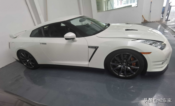 開了8年才虧了50萬！這輛日產GTR雖然是純素車，但值100萬嗎？